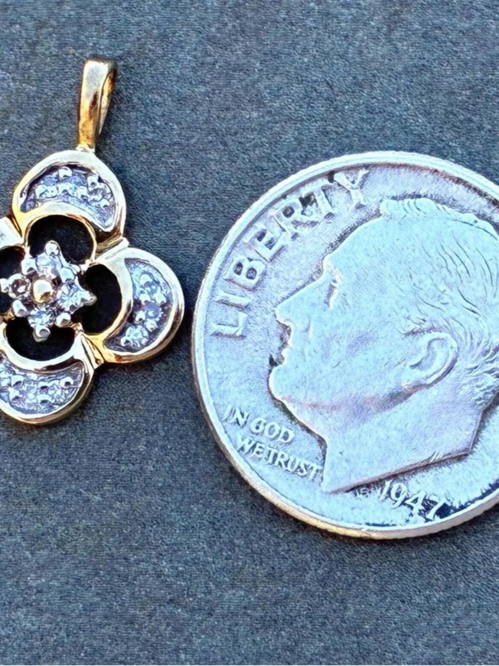 *FLASH SALE* 10 KT Gold Diamond Pendant - Picture 2 of 2